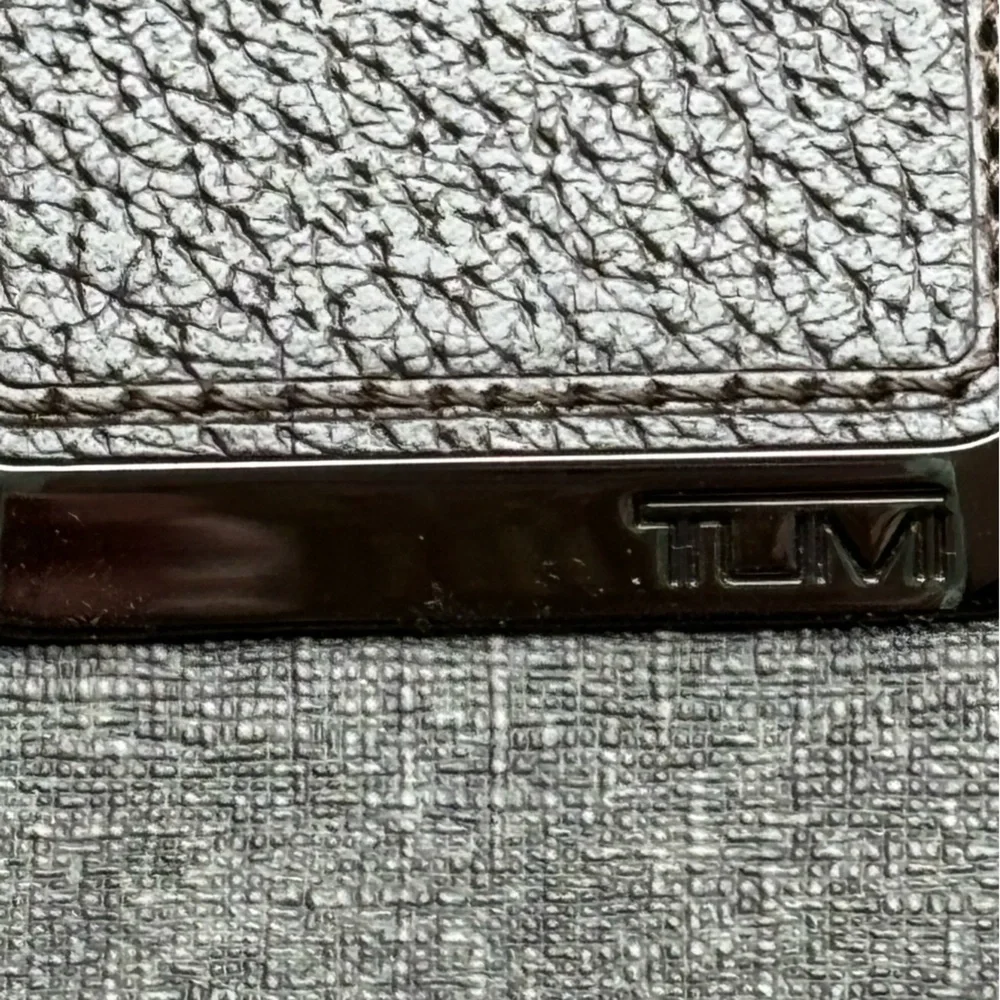 Tumi like new